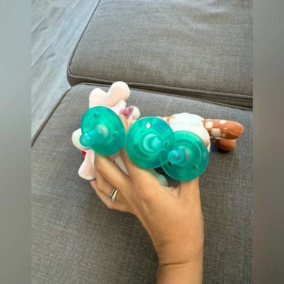 3 wubbanub pacifiers not used - Picture 8 of 8